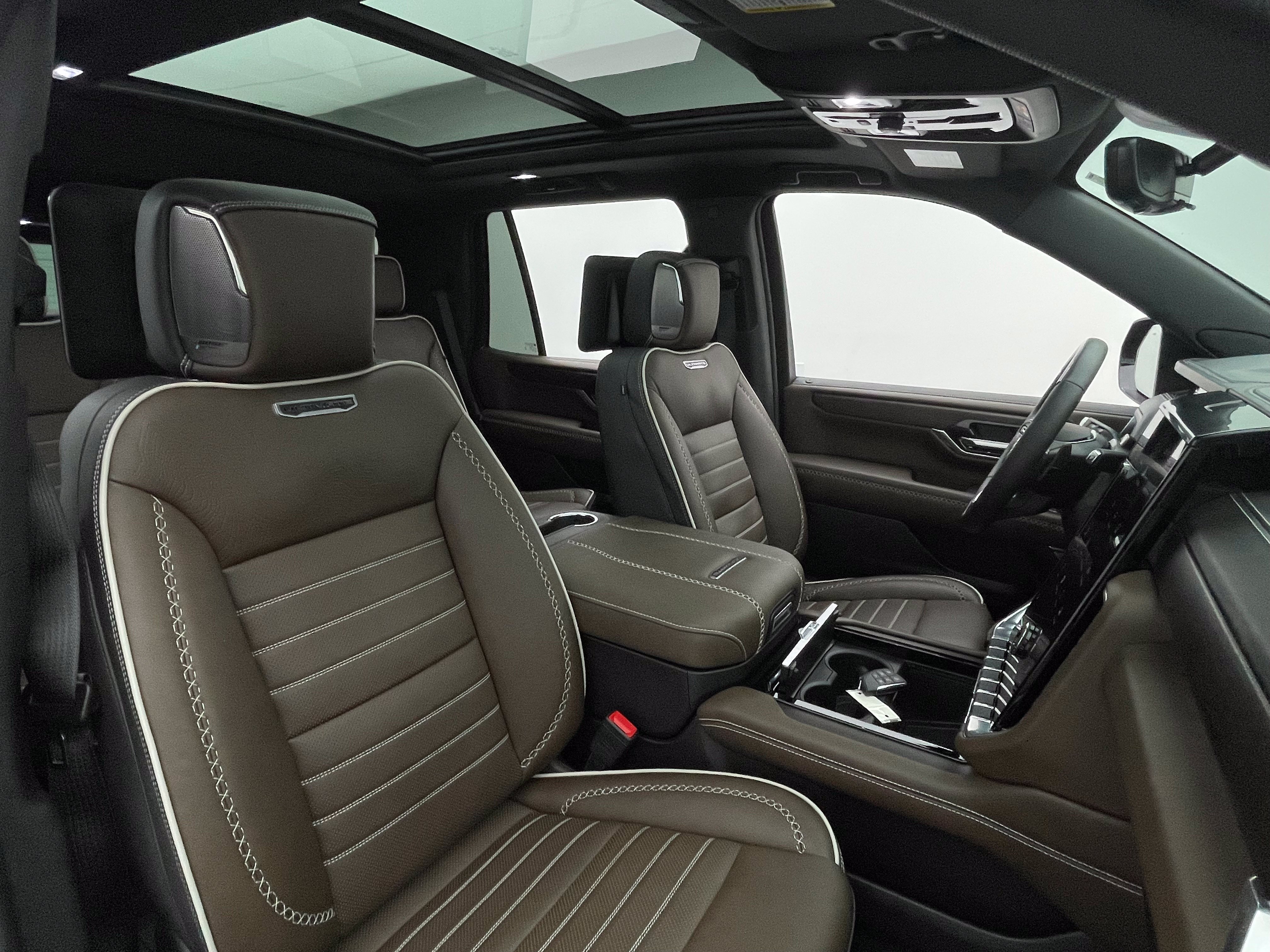 Used 2026 GMC Yukon Denali Ultimate w/ LPO, Floor Liner Package AWD/4WD image 44