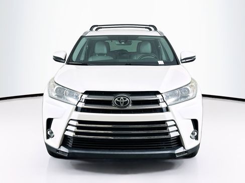 Used 2019 Toyota Highlander Limited FWD image 2