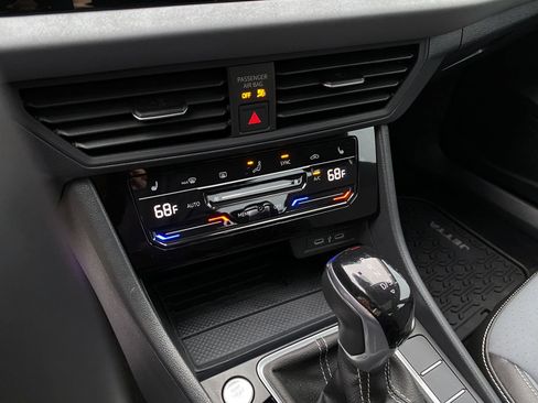 Used 2025 Volkswagen Jetta SE image 16