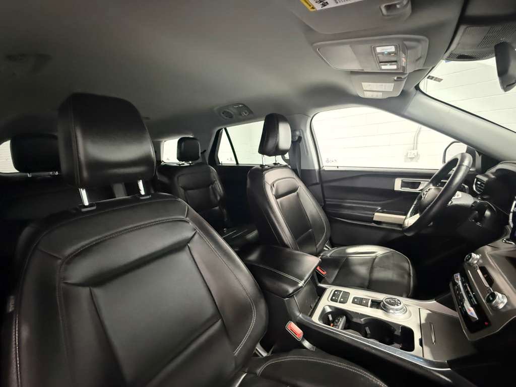 Used 2022 Ford Explorer XLT w/ Equipment Group 202A RWD image 15