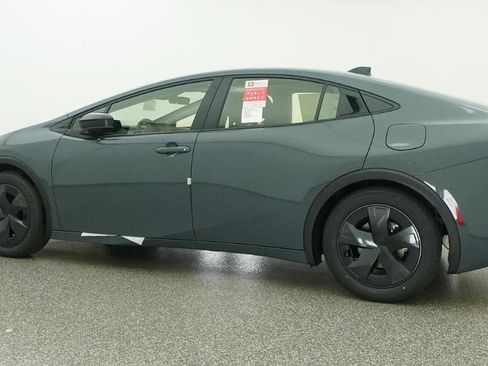 New 2026 Toyota Prius Plug-In Hybrid FWD image 39
