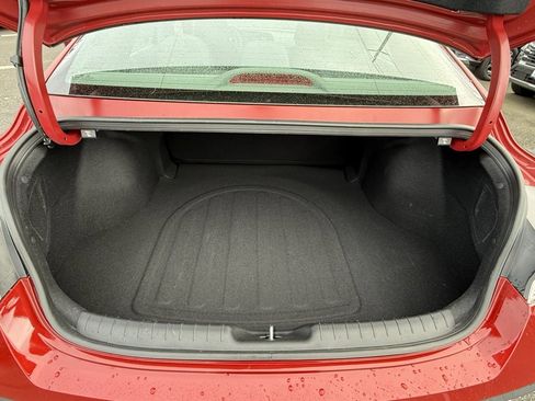 Certified 2025 Hyundai Elantra SE image 11