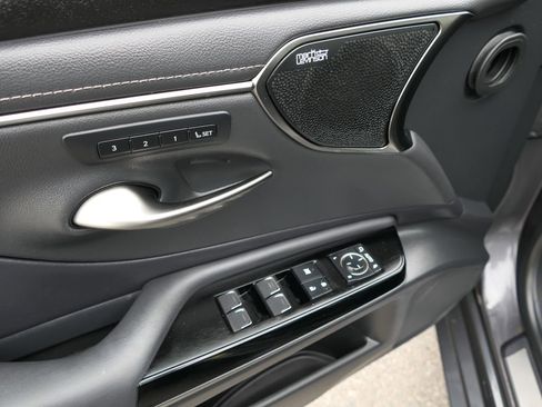 Used 2024 Lexus ES 300h w/ Accessory Package (Z2) image 13