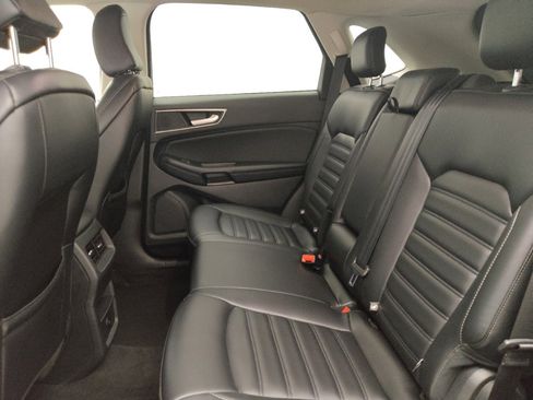 Used 2023 Ford Edge SEL image 18