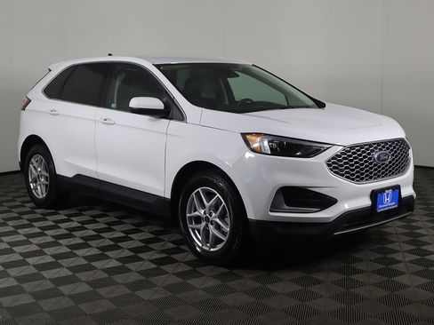 Used 2024 Ford Edge SEL image 2