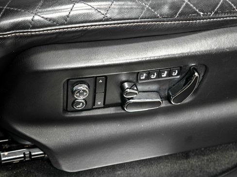Used 2017 Bentley Bentayga image 21