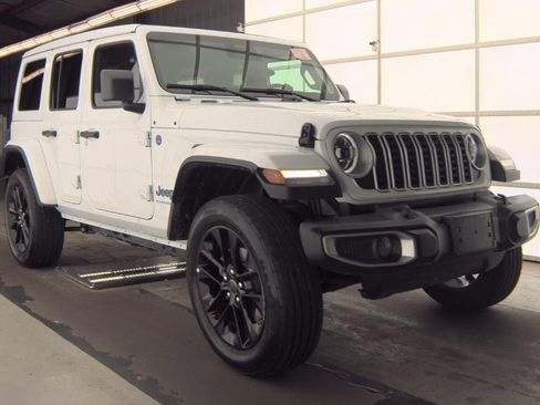 Used 2025 Jeep Wrangler Unlimited Sahara w/ Safety Group image 2