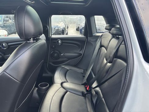 Used 2016 MINI Cooper 4-Door Hardtop image 13