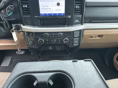 Used 2024 Ford F250 XLT image 23