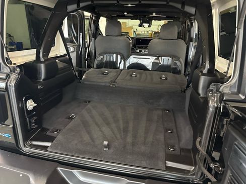 Used 2024 Jeep Wrangler Unlimited image 41