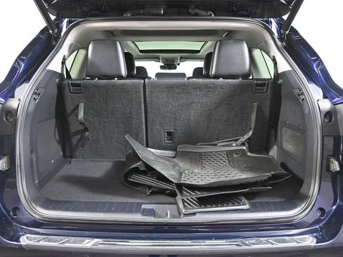 Used 2022 Toyota Highlander Platinum image 18