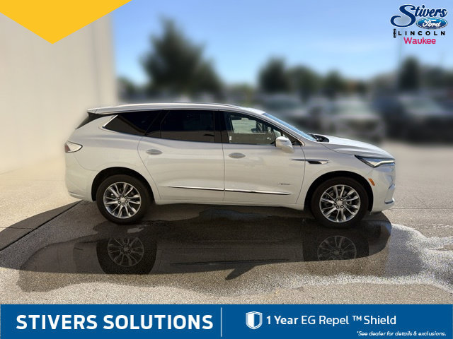 Used 2022 Buick Enclave Avenir w/ Avenir Technology Package FWD image 5