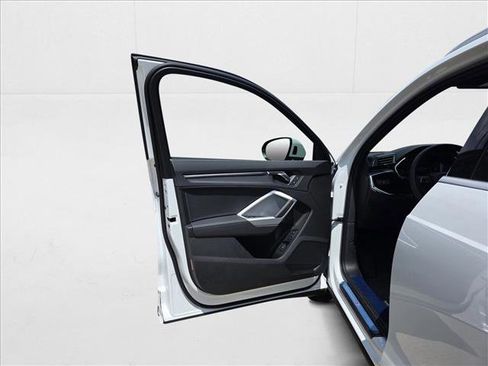 New 2025 Audi Q3 2.0T Premium image 13