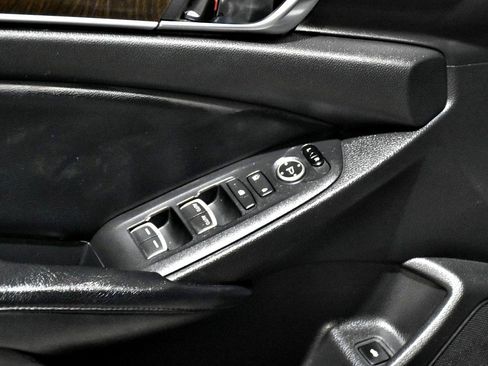 Used 2018 Honda Accord EX image 35