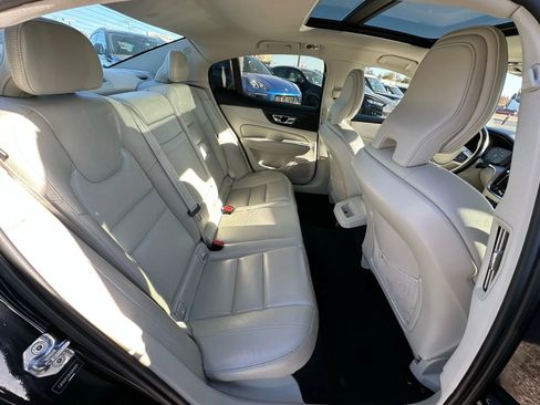 Used 2019 Volvo S60 T5 Momentum w/ Premium Package image 14