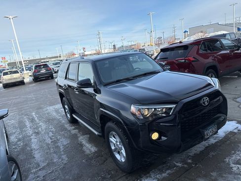 Used 2016 Toyota 4Runner SR5 Premium image 2