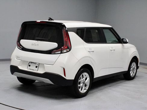 Used 2024 Kia Soul LX w/ Option Group 015 FWD image 10