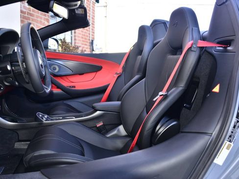 Used 2020 McLaren 600LT Spider RWD image 18