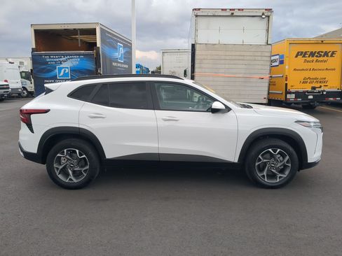 Used 2024 Chevrolet Trax LT w/ Driver Confidence Package FWD image 7