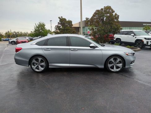 Used 2018 Honda Accord Touring image 4