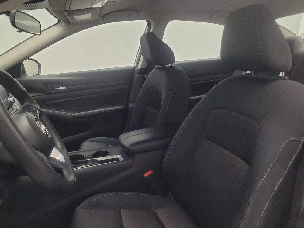 Used 2025 Nissan Altima 2.5 SV FWD image 17