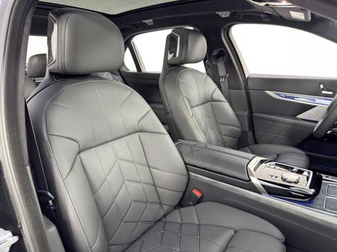 Used 2023 BMW 760i xDrive w/ Executive Package image 49