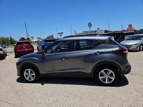 Used 2023 Nissan Kicks S FWD image 5