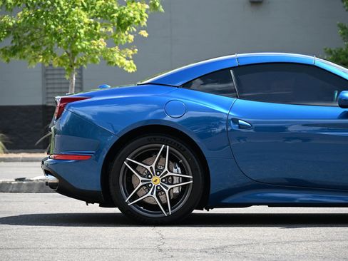Used 2015 Ferrari California T RWD image 5