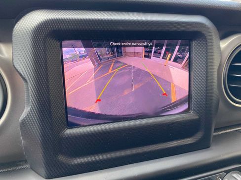 Used 2019 Jeep Wrangler Sport AWD/4WD image 18