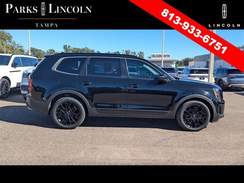 Used 2022 Kia Telluride EX w/ EX Premium Package image 3