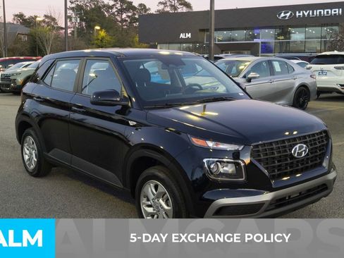 Certified 2026 Hyundai Venue SE image 4
