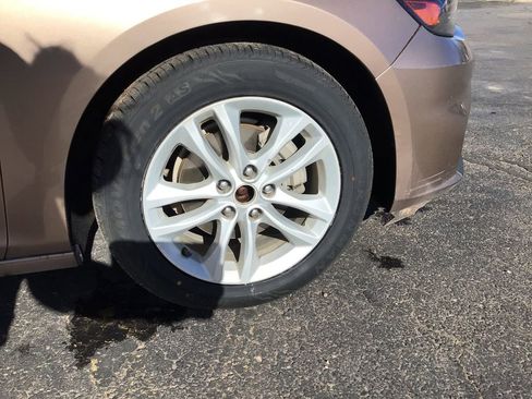 Used 2018 Chevrolet Malibu LT image 34