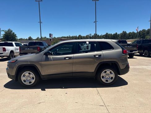 Used 2016 Jeep Cherokee Sport AWD/4WD image 7