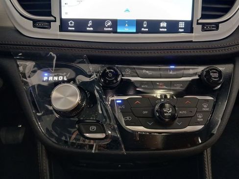 New 2026 Chrysler Pacifica Pinnacle image 25