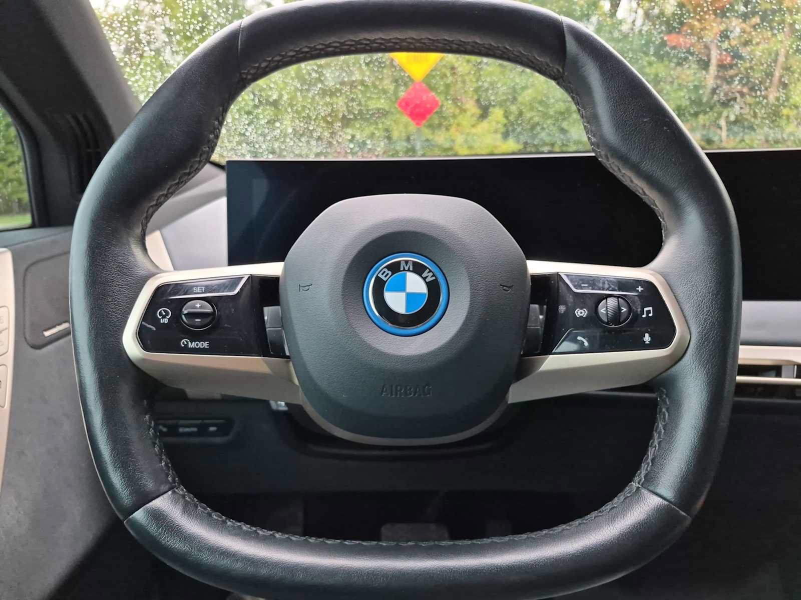 Used 2023 BMW iX xDrive50 w/ Premium Package AWD/4WD image 23