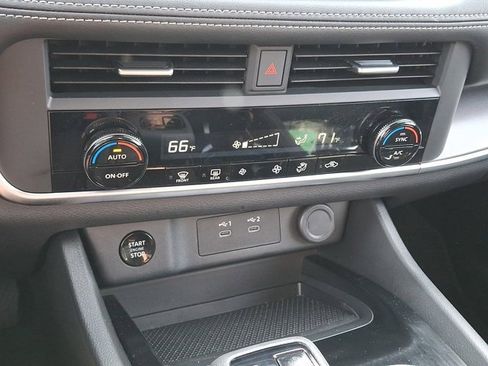 Used 2024 Nissan Rogue SV image 19