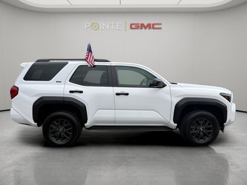 Used 2025 Toyota 4Runner SR5 AWD/4WD image 2