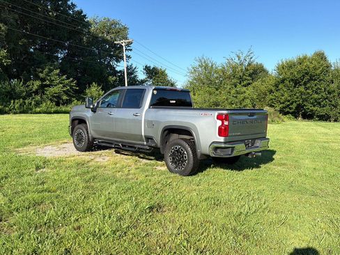 Used 2025 Chevrolet Silverado 2500 LT AWD/4WD image 3
