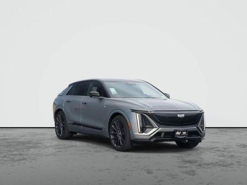 New 2026 Cadillac Lyriq V AWD/4WD image 2