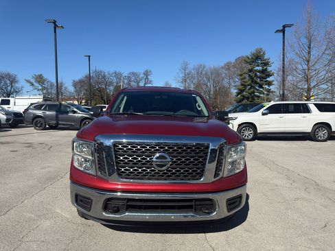 Used 2018 Nissan Titan SV image 7