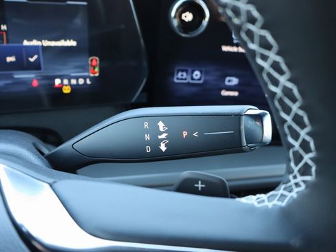 Used 2025 Chevrolet Traverse LT w/ Driver Confidence Package image 7