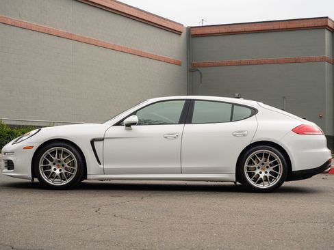 Used 2015 Porsche Panamera 4 image 4