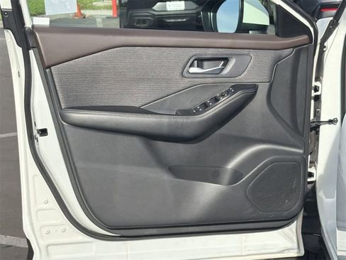 Used 2023 Nissan Rogue SV image 22