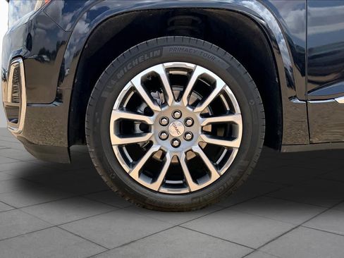 Used 2023 GMC Acadia Denali w/ Denali Ultimate Package FWD image 11
