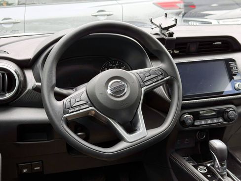 Used 2021 Nissan Kicks SV FWD image 13