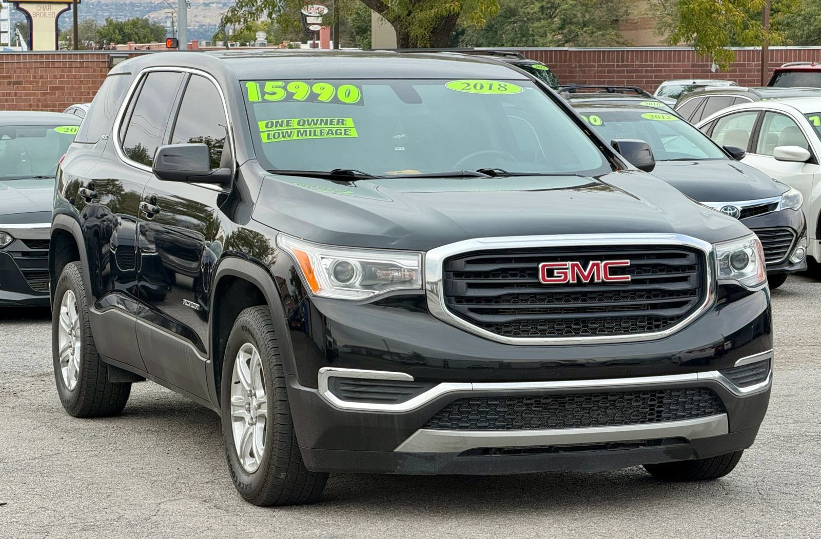 Used 2018 GMC Acadia SLE AWD/4WD image 1