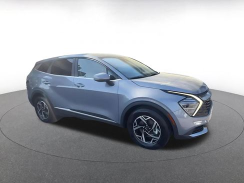 Used 2025 Kia Sportage LX image 2