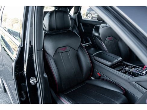 Used 2023 Bentley Bentayga Extended Wheelbase image 38