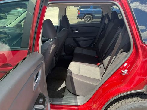 Used 2025 Nissan Rogue SV FWD image 19