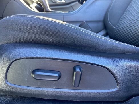 Used 2019 GMC Acadia SLE image 11